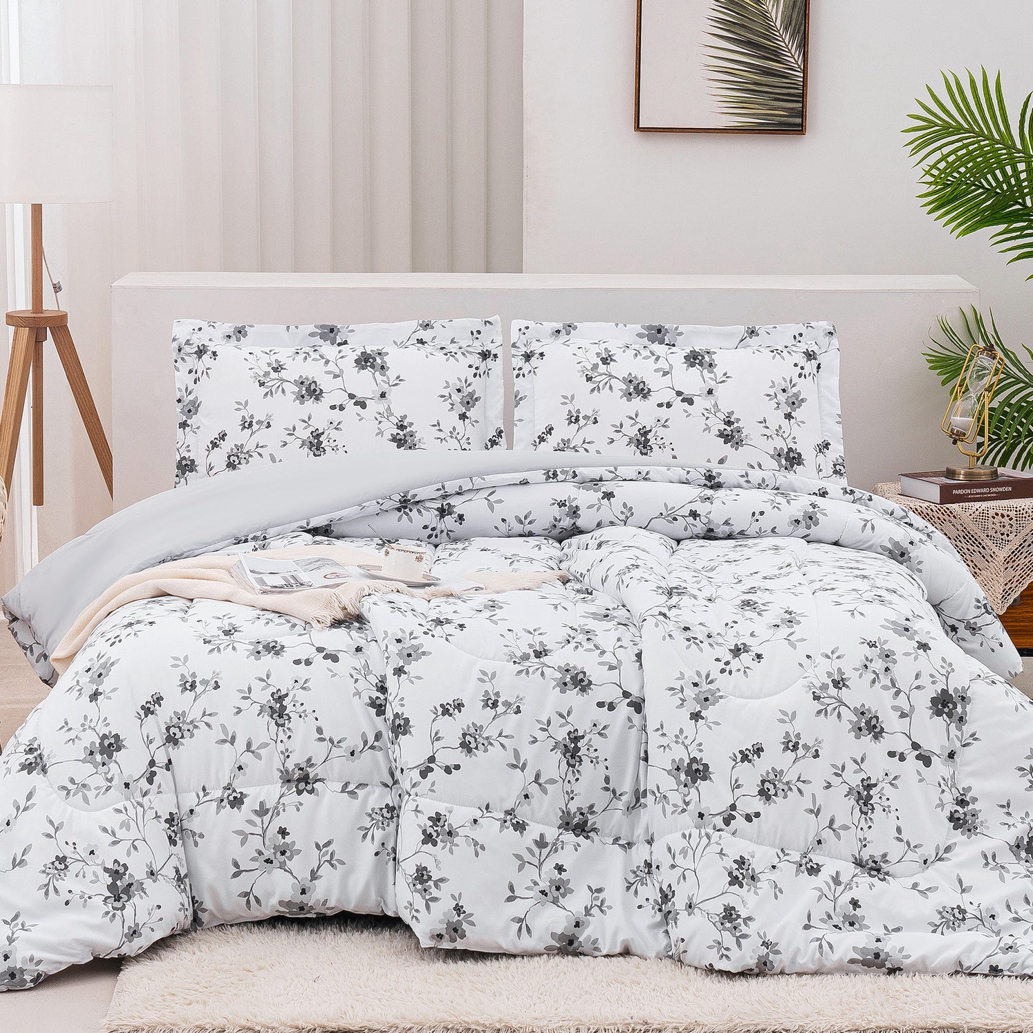 White Grey Flower 3 Pieces Comforter Sets with Pillow Shams