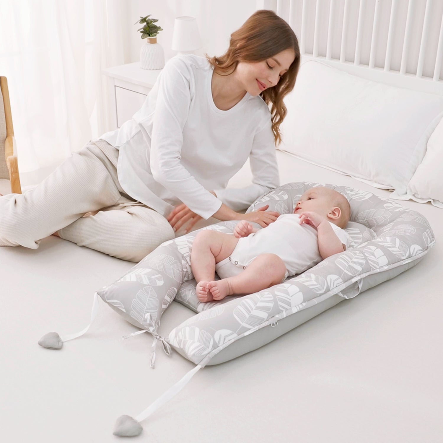 White Feather Baby Lounger - Baby Nest Co Sleeper for Baby Bed, Soft & Breathable Portable Cotton Newborn Lounger Nest for Crib Bassinet