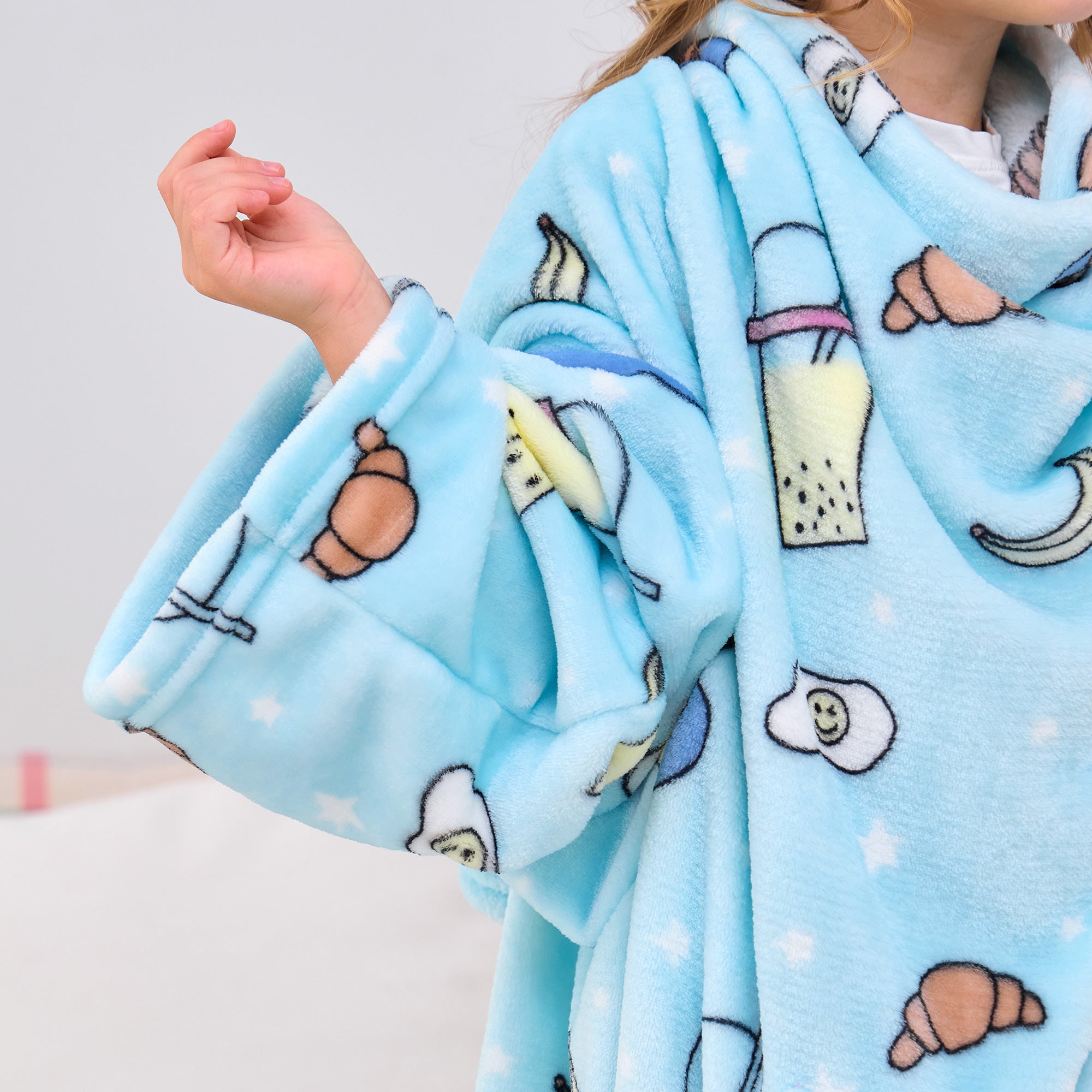 Snacks Wearable Fleece Blanket with Sleeves & Foot Pocket for Kids
