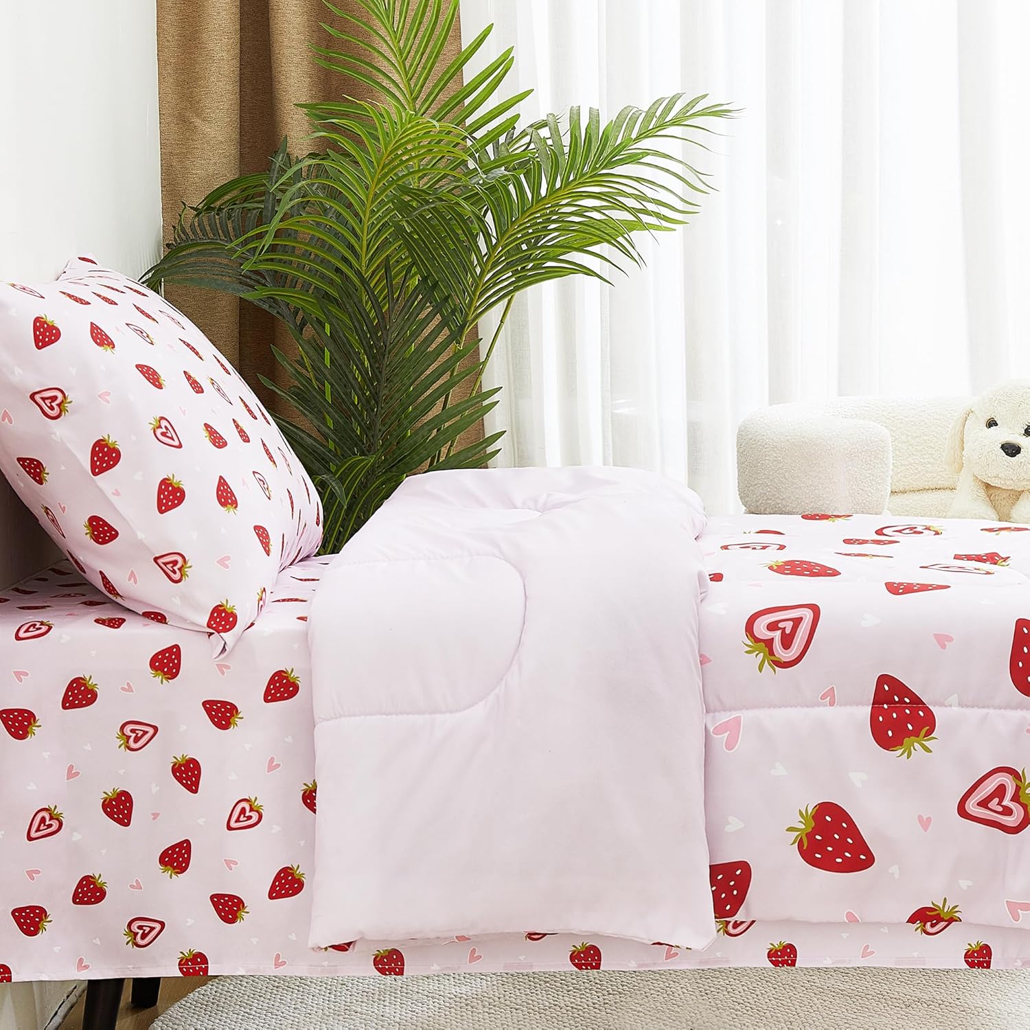 Prink Strawberry Printed Toddler Comforter Set– 4 Piece