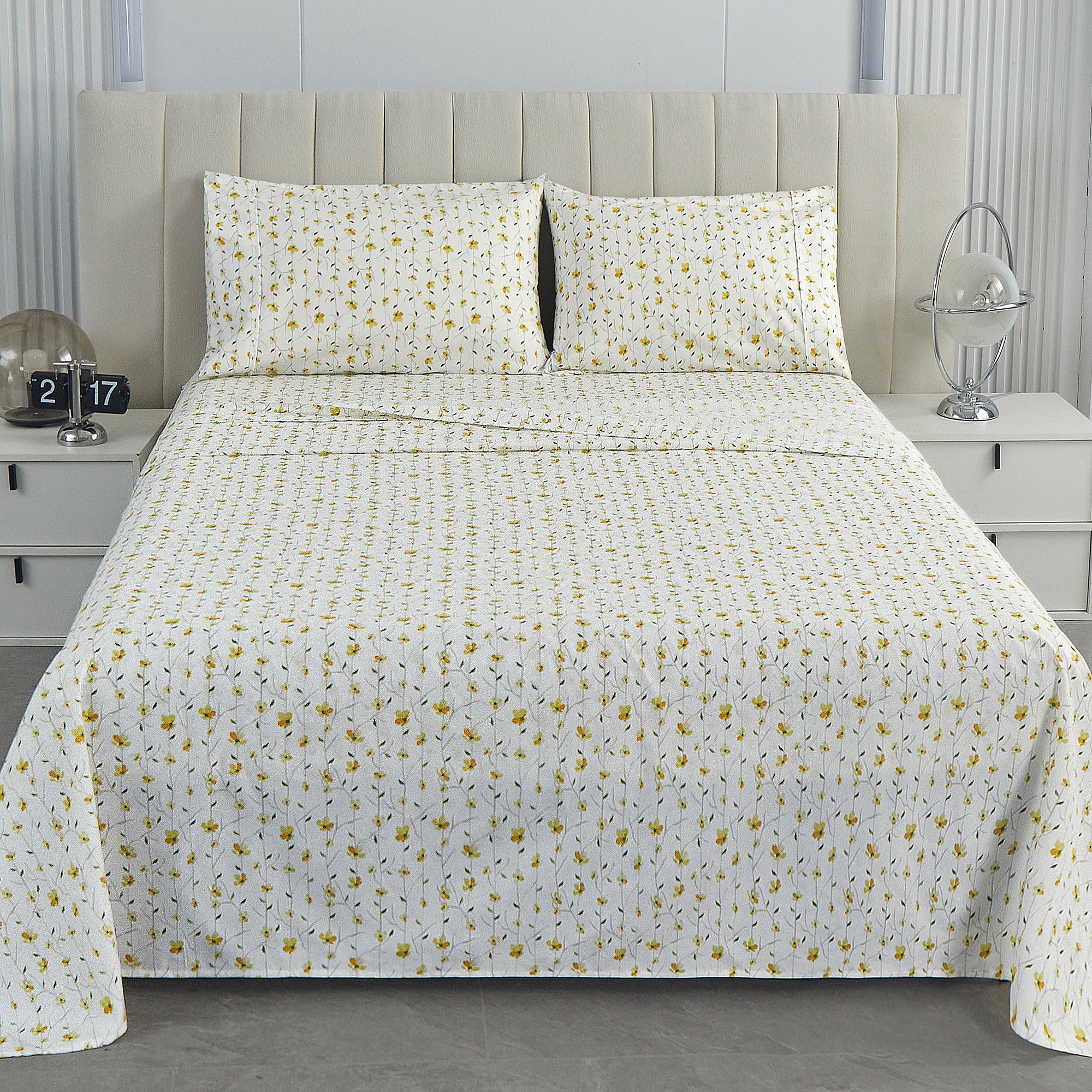 Lively Yellow Blossom Flower Pattern Bed Sheet Set with Non-slip Straps