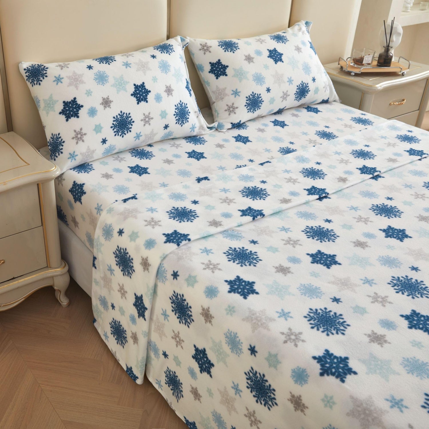 Snowflake Printed Micro Fleece Bed Sheet Set