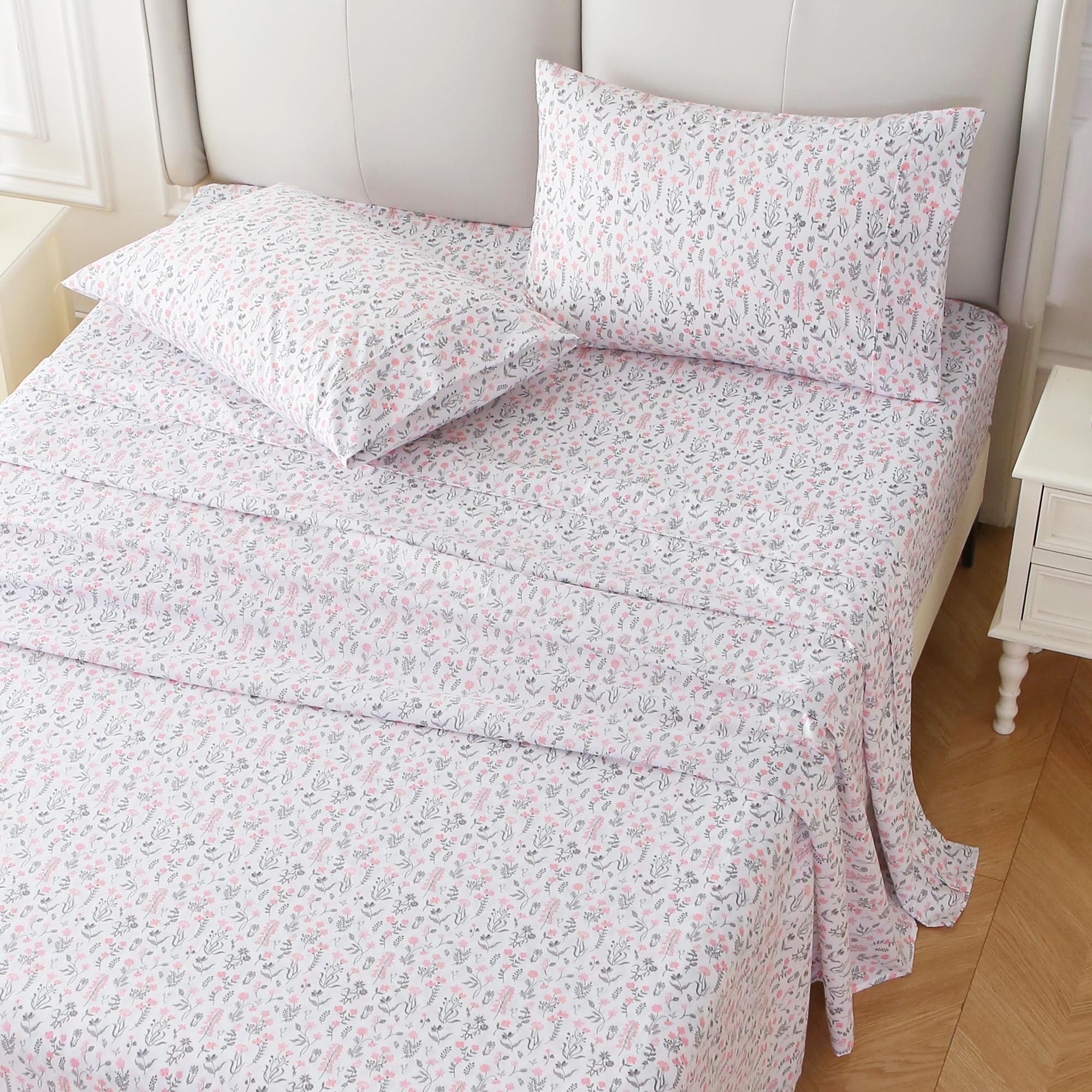 4 Piece Red Small Flower Patterned Bed Sheets Set