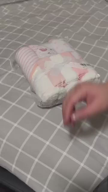 Load video: Unicorn Baby Towels and Baby Wash Cloths Set 6-Pack Size 28 x 28 Inch